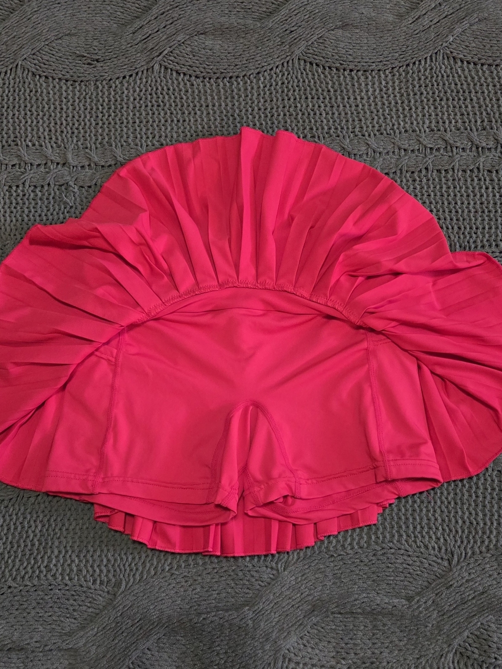 Gold Hinge Pleated Tennis Mini Skirt Red - Picture 3 of 6